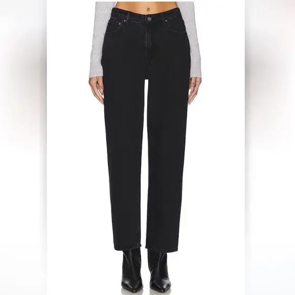 Eva Relaxed 90's Jean in Niseko - Picture 1 of 2